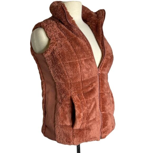 U). New York & Company Sleeveless Fuzzy Sherpa Quilted Vest Mauve Brown X-Small - Picture 7 of 10